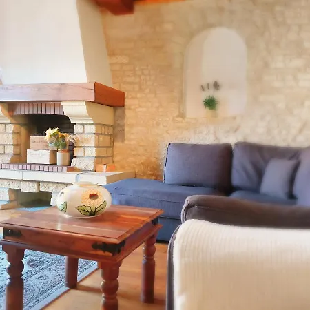 La Grue Vakantiehuis Mons (Charente)